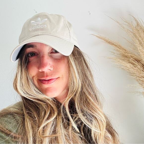 NEW ADIDAS Cream Beige Sand Tan White Logo Cotton $45 Baseball Cap Hat Snapback